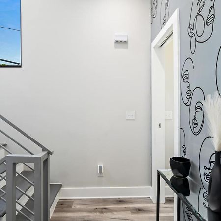 The Red Door - Ultra Modern Atlanta Home - Designedbydom Екстериор снимка