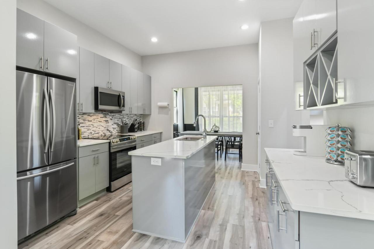 The Red Door - Ultra Modern Atlanta Home - Designedbydom Екстериор снимка
