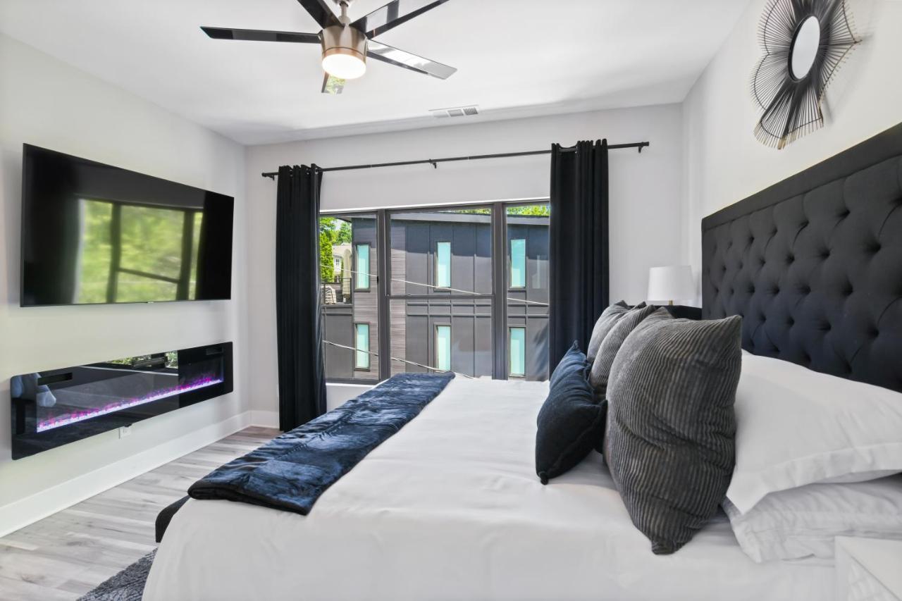 The Red Door - Ultra Modern Atlanta Home - Designedbydom Екстериор снимка