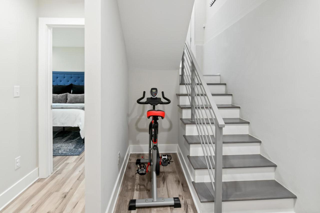 The Red Door - Ultra Modern Atlanta Home - Designedbydom Екстериор снимка