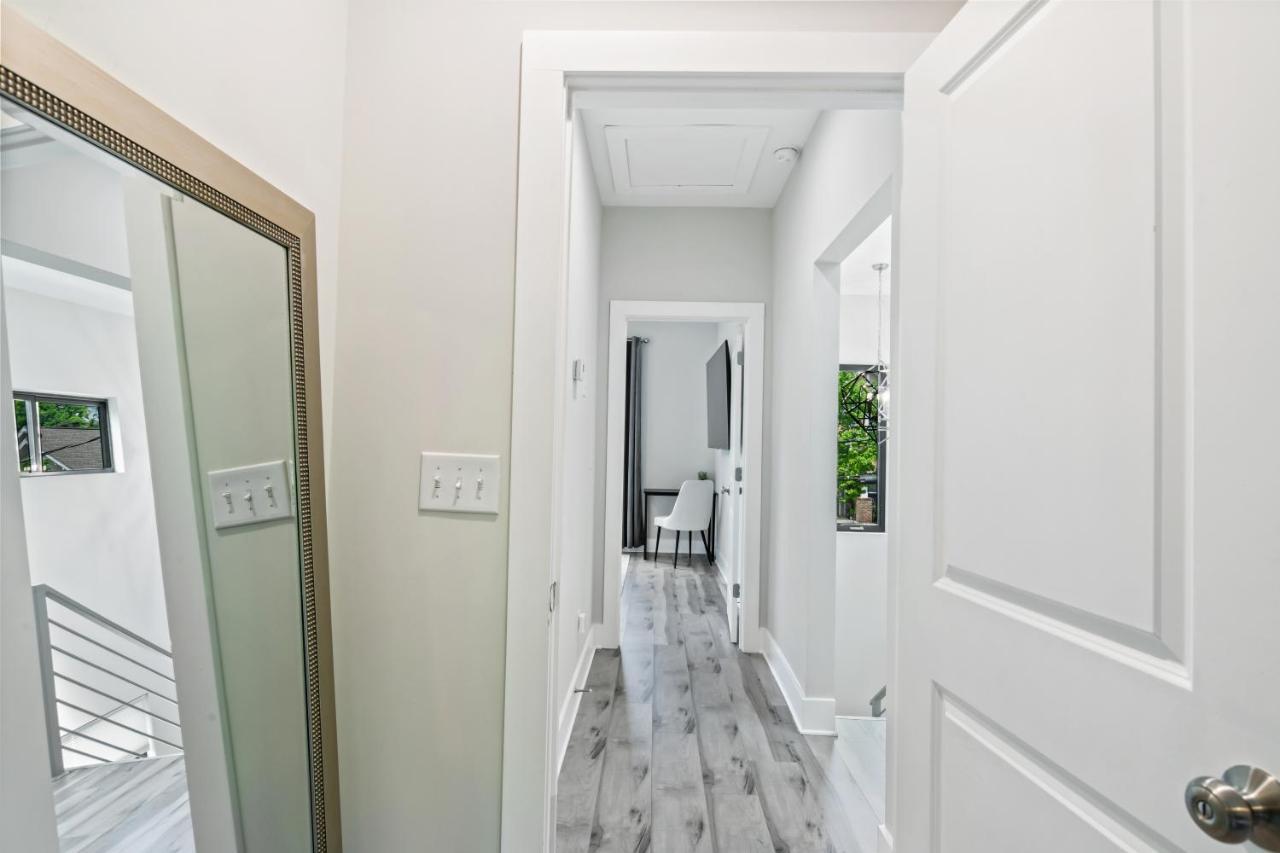 The Red Door - Ultra Modern Atlanta Home - Designedbydom Екстериор снимка