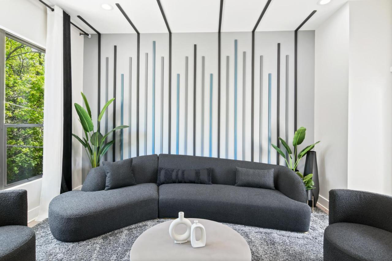 The Red Door - Ultra Modern Atlanta Home - Designedbydom Екстериор снимка
