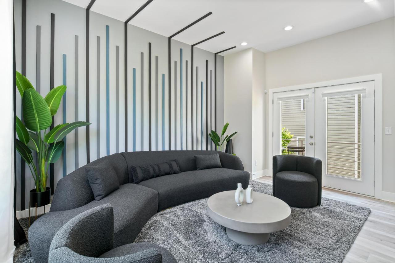 The Red Door - Ultra Modern Atlanta Home - Designedbydom Екстериор снимка