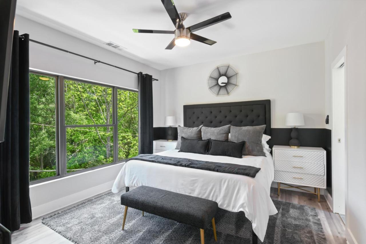 The Red Door - Ultra Modern Atlanta Home - Designedbydom Екстериор снимка